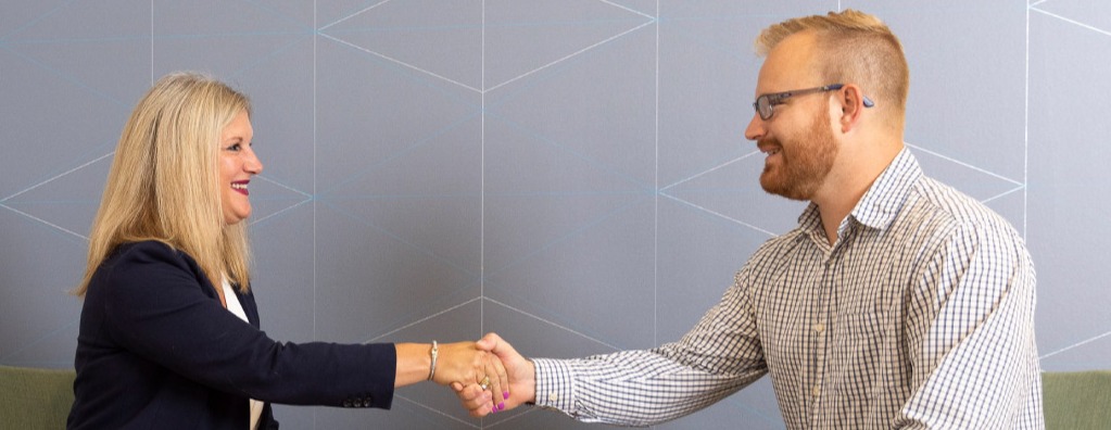 Nikelle-shaking-clients-hand